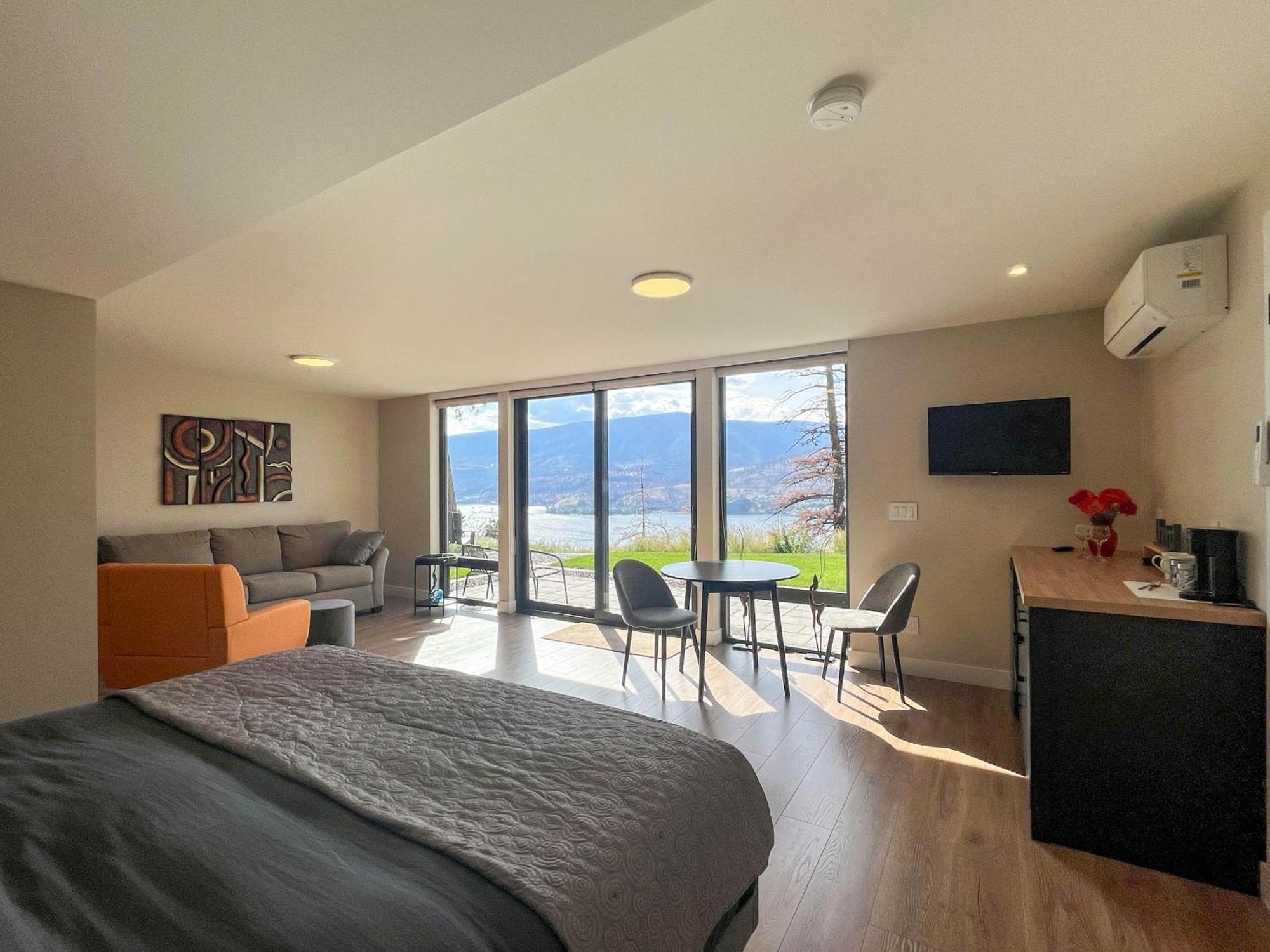 Kelowfornia Lakeview Retreat Kelowna Kültér fotó