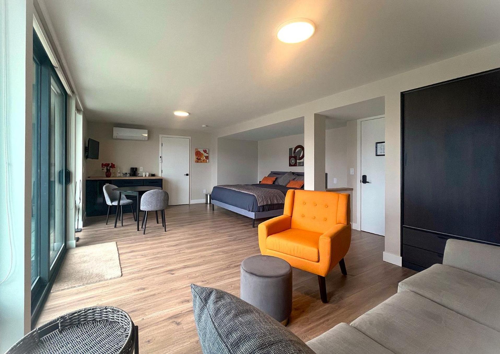 Kelowfornia Lakeview Retreat Kelowna Kültér fotó