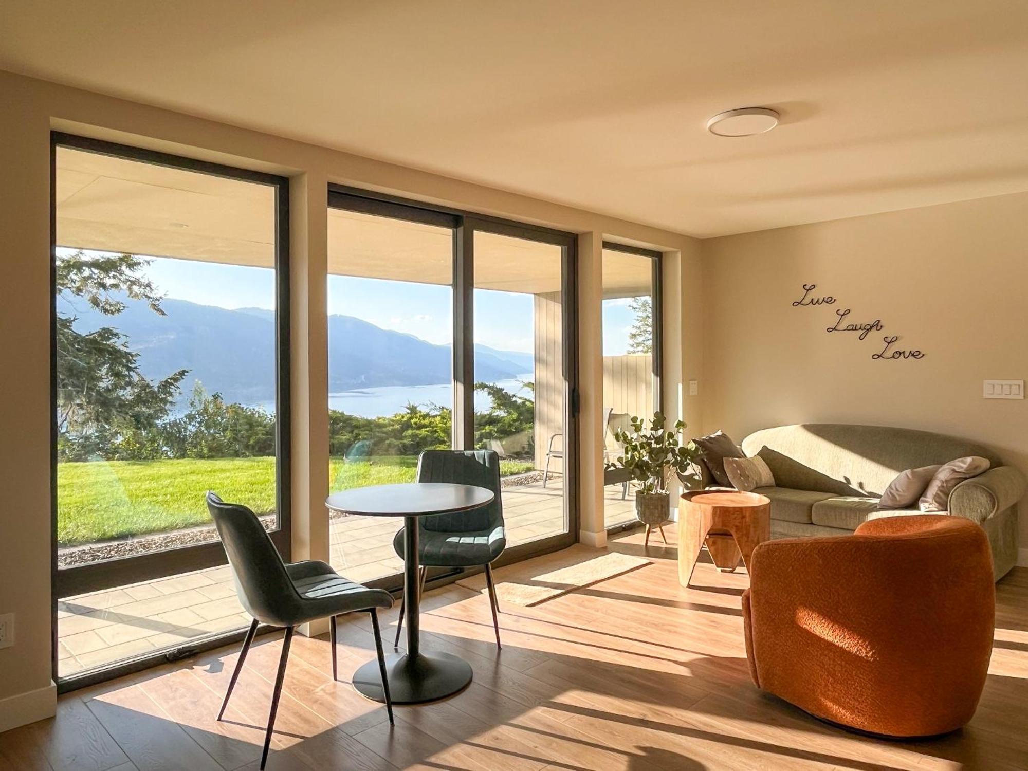 Kelowfornia Lakeview Retreat Kelowna Kültér fotó