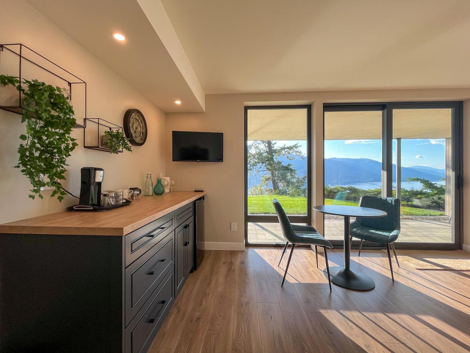 Kelowfornia Lakeview Retreat Kelowna Szoba fotó