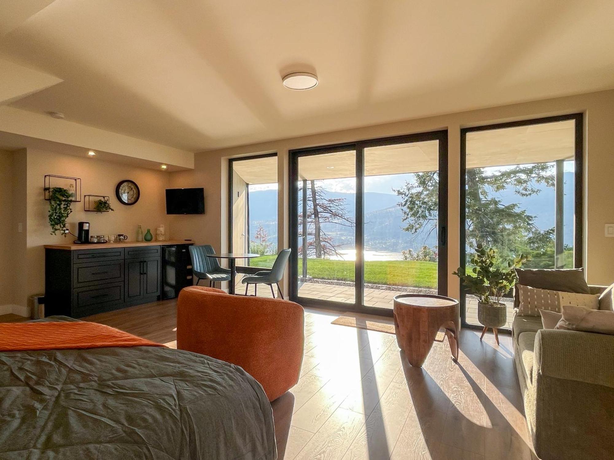 Kelowfornia Lakeview Retreat Kelowna Szoba fotó