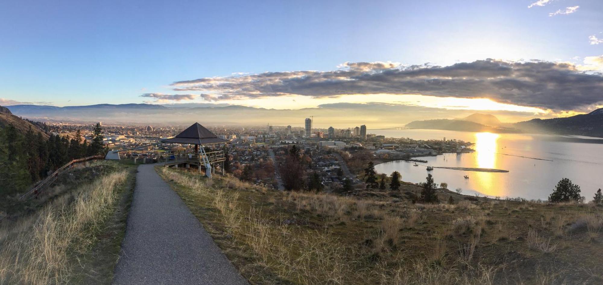 Kelowfornia Lakeview Retreat Kelowna Kültér fotó
