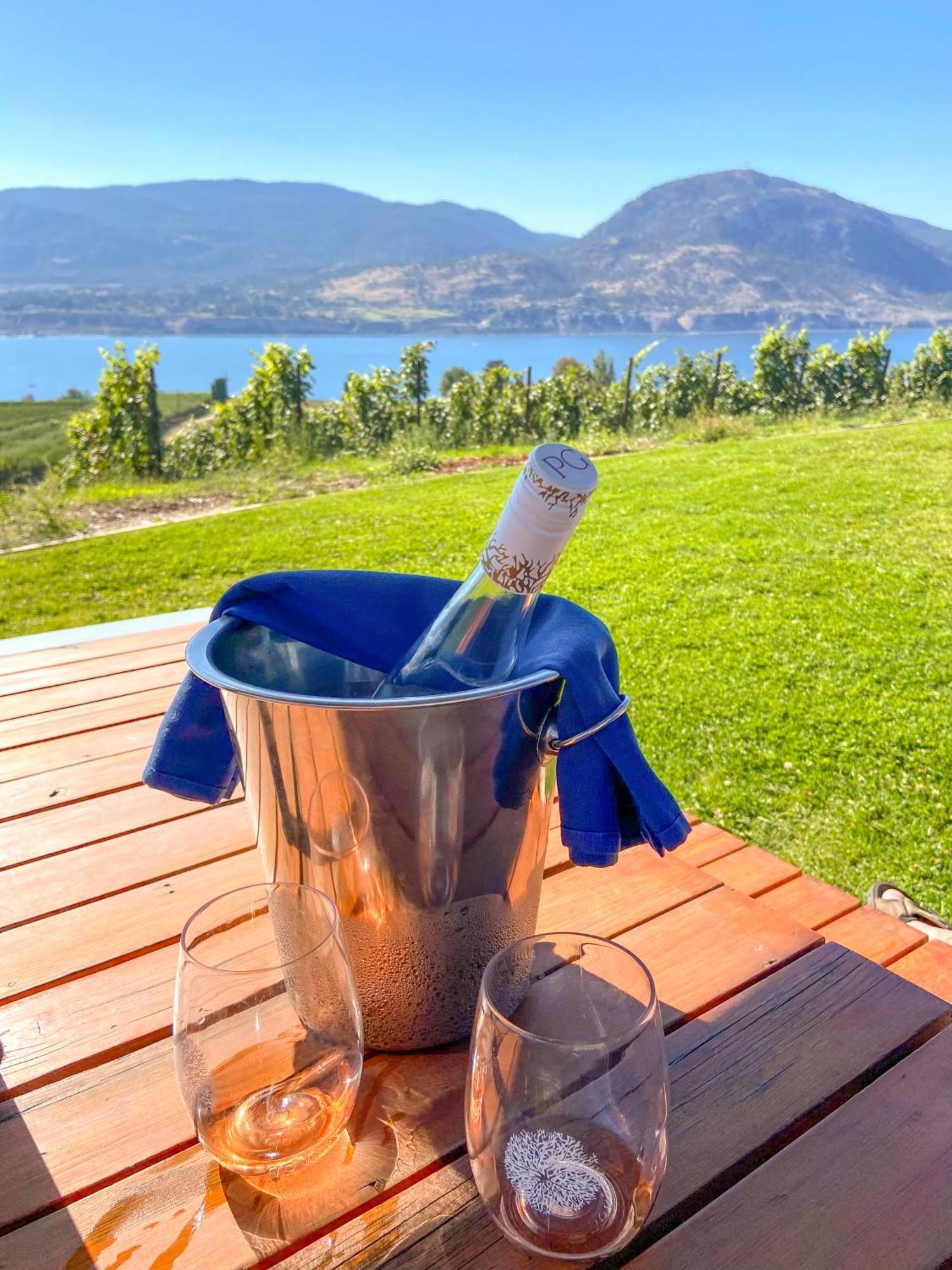 Kelowfornia Lakeview Retreat Kelowna Kültér fotó